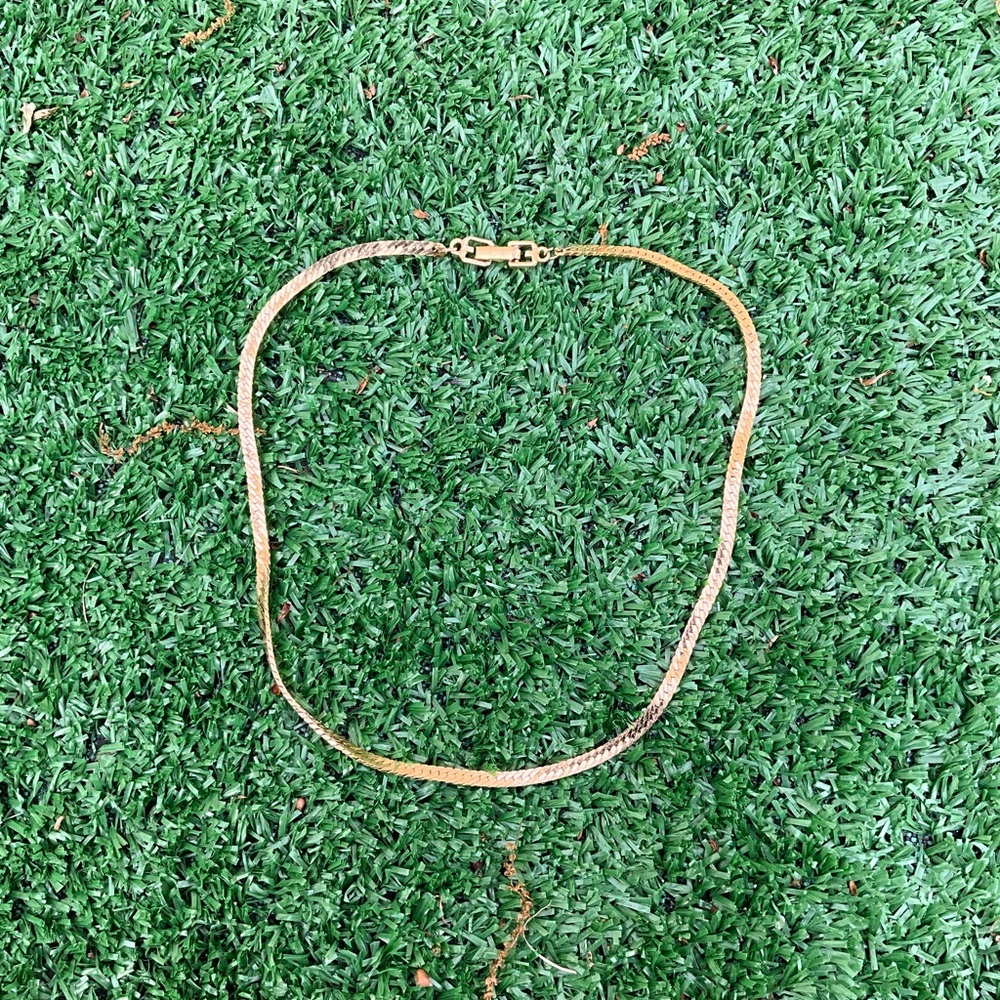 Givenchy gold-toned herringbone chain necklace. - Picture 4 of 10